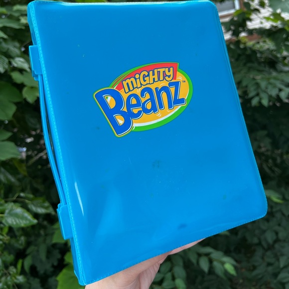 Mighty Beanz Collector Case Series 1 Including 35 Beans - Picture 1 of 3